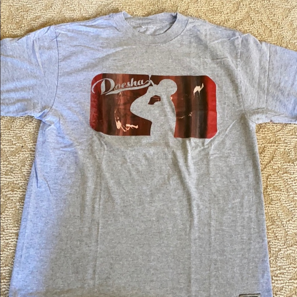 Gray tshirt. Doesha. Size m